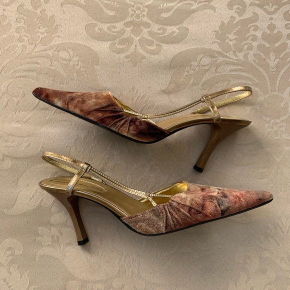 Bandolino Velvet Heels - Picture 4 of 5